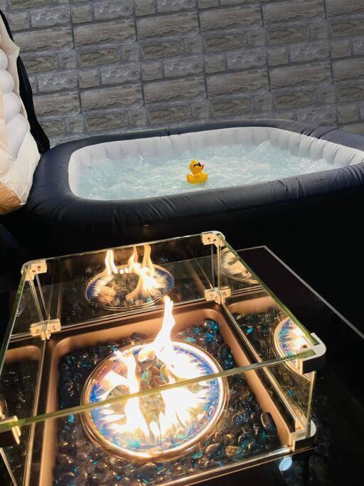 King Bed Suite, Fireside Hot Tub, Gameroom Auburndale Dış mekan fotoğraf